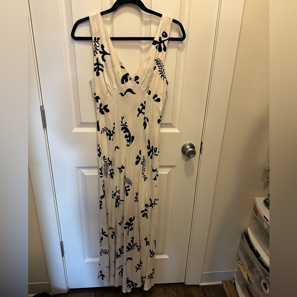 Elegant Black and White Maxi Dress